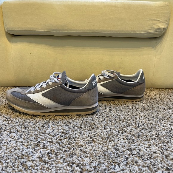 Brooks low cut tennis shoes - Picture 5 of 5